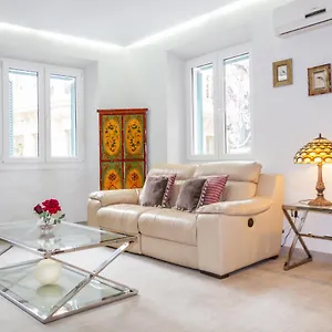 https://flix-senz-roomalaga-by-bossh-apartments.es-andalucia.com